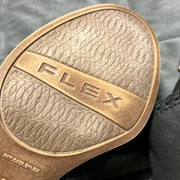 Life Stride slip on shootie. Size 7.5. NWOT - Picture 5 of 8